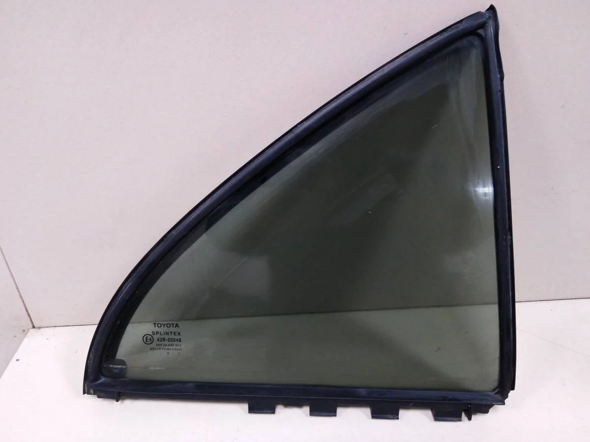 Стекло двери задней правой форточка Toyota Avensis T250 2003-2009
