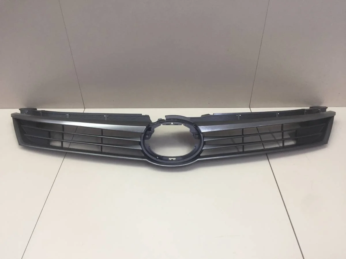 Решетка радиатора Toyota Camry V50 2011-2017