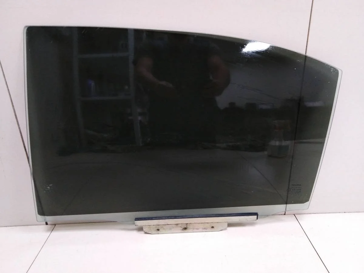 Стекло двери задней левой Toyota Avensis T250 2003-2009