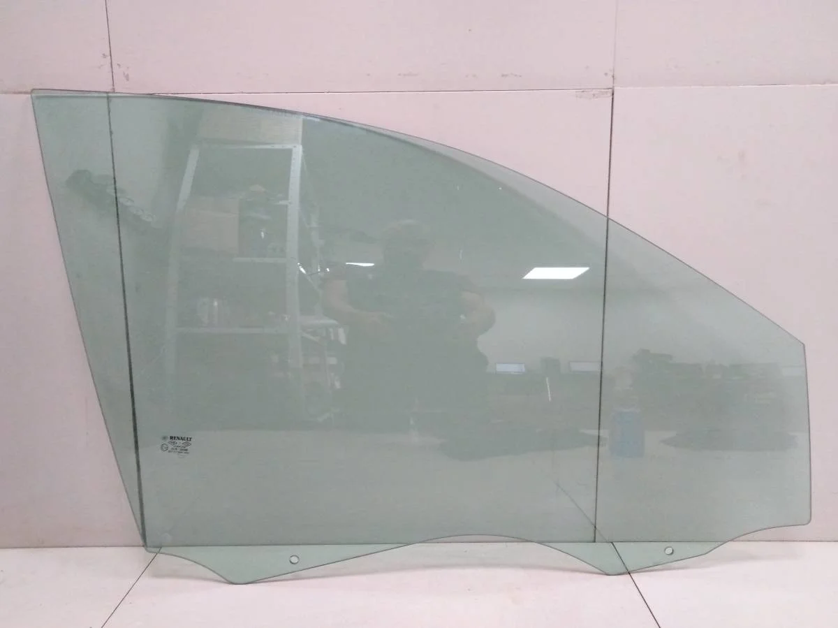 Стекло двери передней правой Renault Megane 2 2002-2009