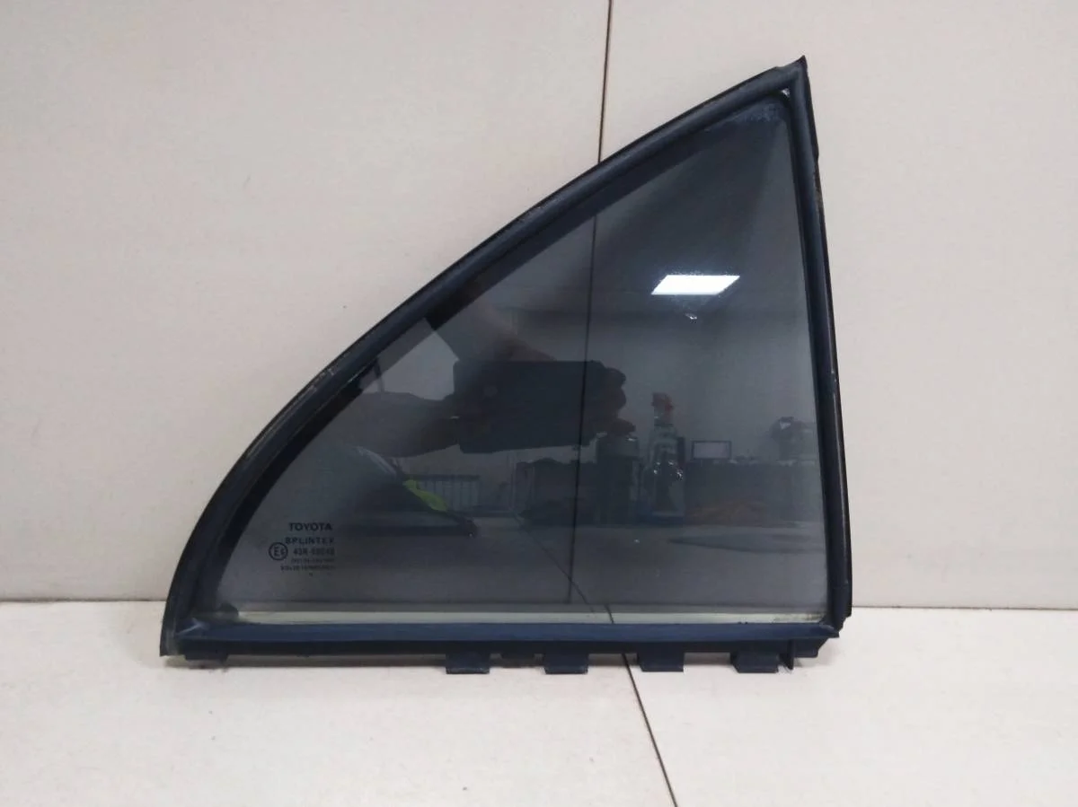 Стекло двери задней правой форточка Toyota Avensis T250 2003-2009