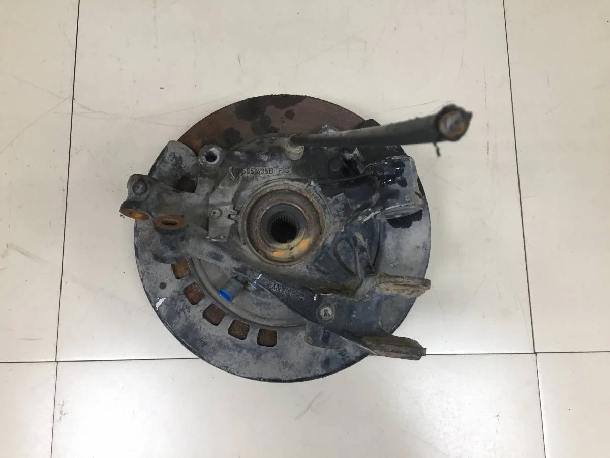 Кулак поворотный задний левый Volkswagen Touareg 7L 2002-2010