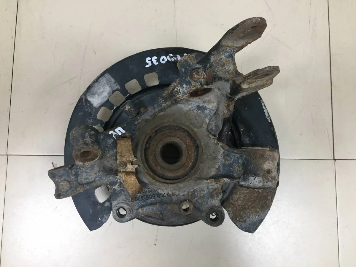 Кулак поворотный задний правый Volkswagen Touareg 7L 2002-2010