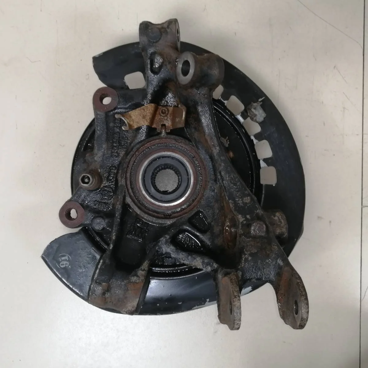 Кулак поворотный задний правый Volkswagen Touareg 7L 2002-2010