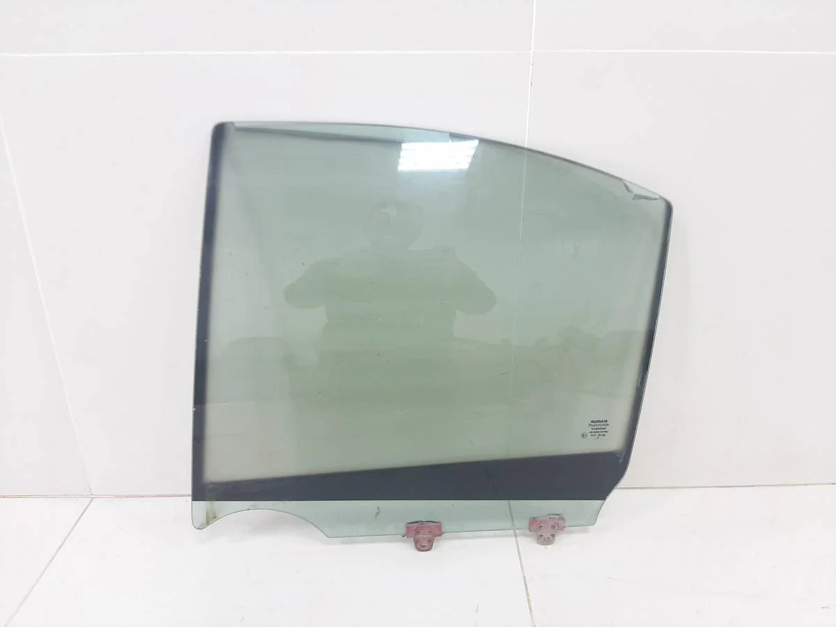 Стекло двери задней левой Nissan Almera N16 2000-2006