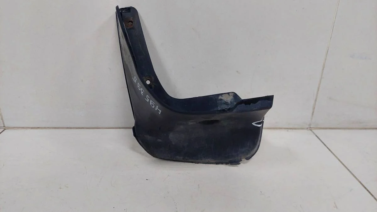 Брызговик задний правый Toyota Corolla E150 2006-2013