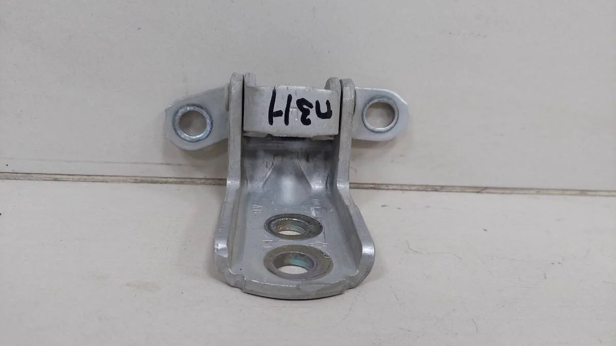 Петля двери задней правой нижняя Nissan Almera 3 G11, G15 2012>