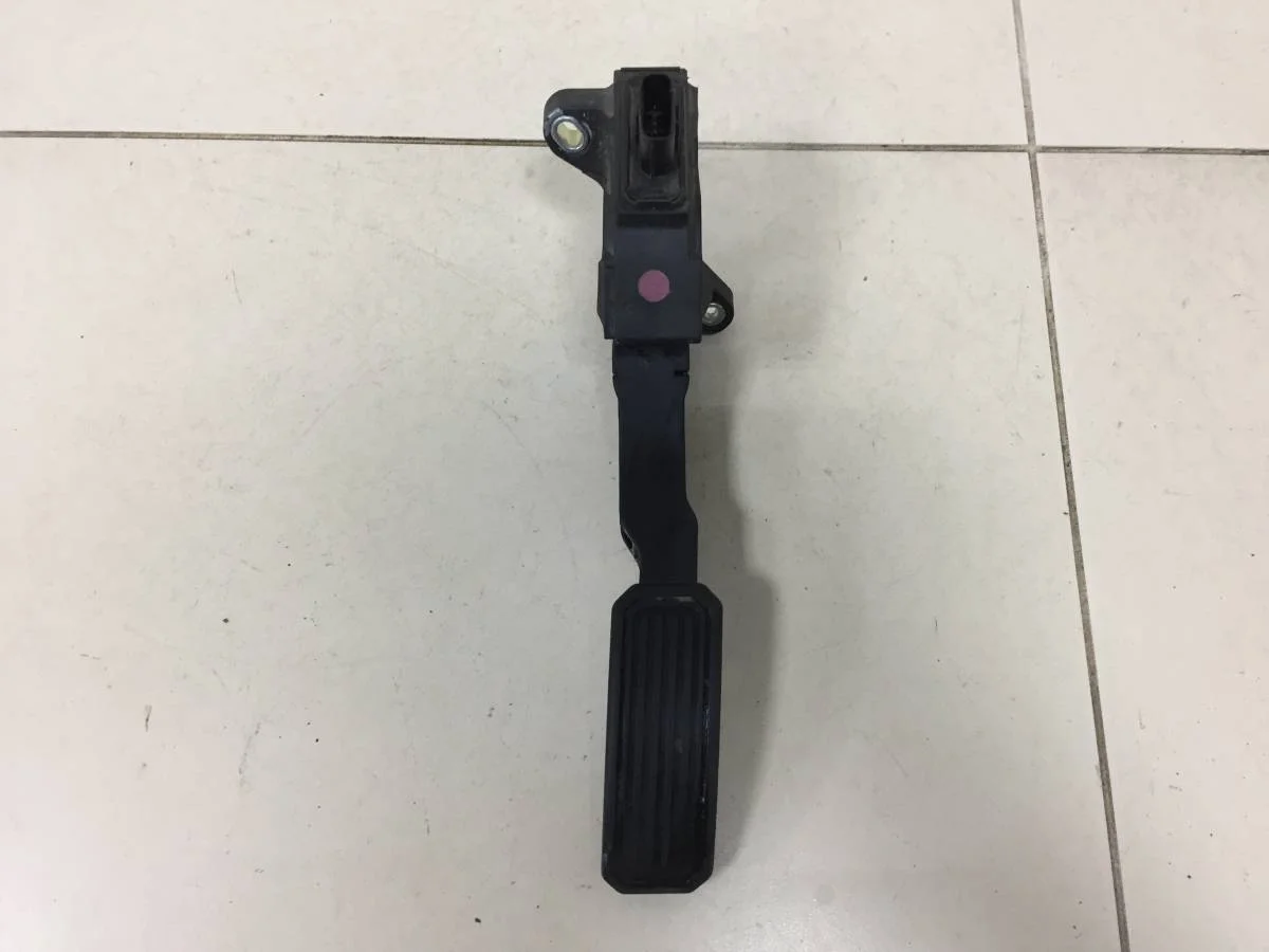 Педаль газа Toyota Auris E150 2006-2012