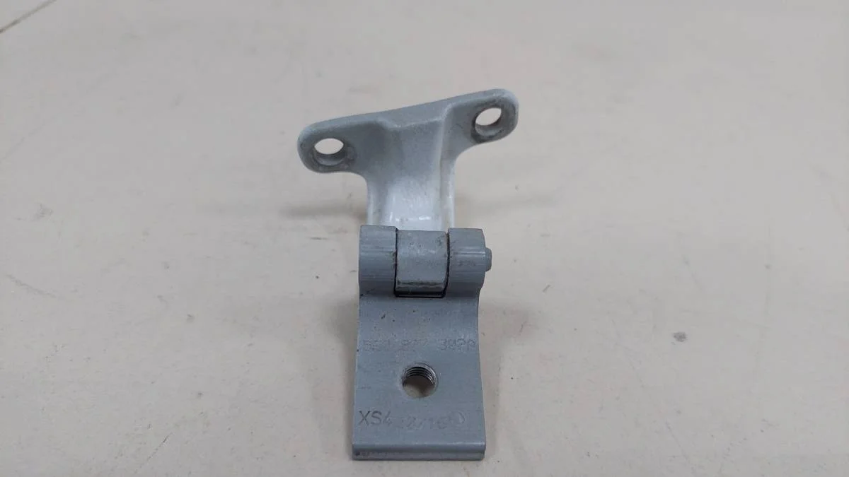 Петля двери багажника Skoda Rapid 2012-2020