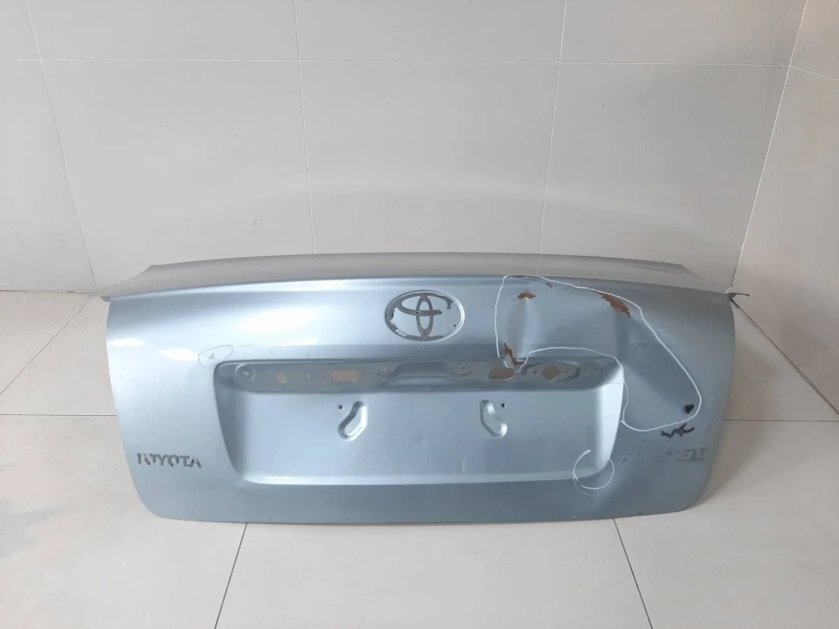 Крышка багажника Toyota Avensis T250 2003-2009