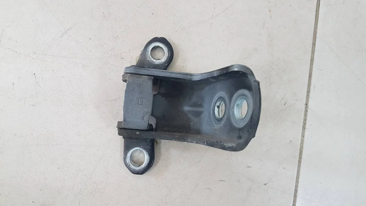 Петля двери Infiniti EX/QX50 J50 2008-2017