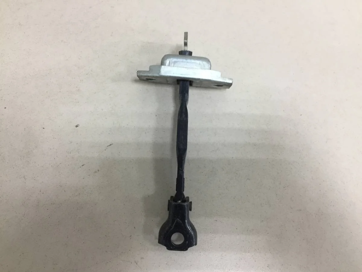 Ограничитель двери Toyota Rav 4 A30 2006-2013