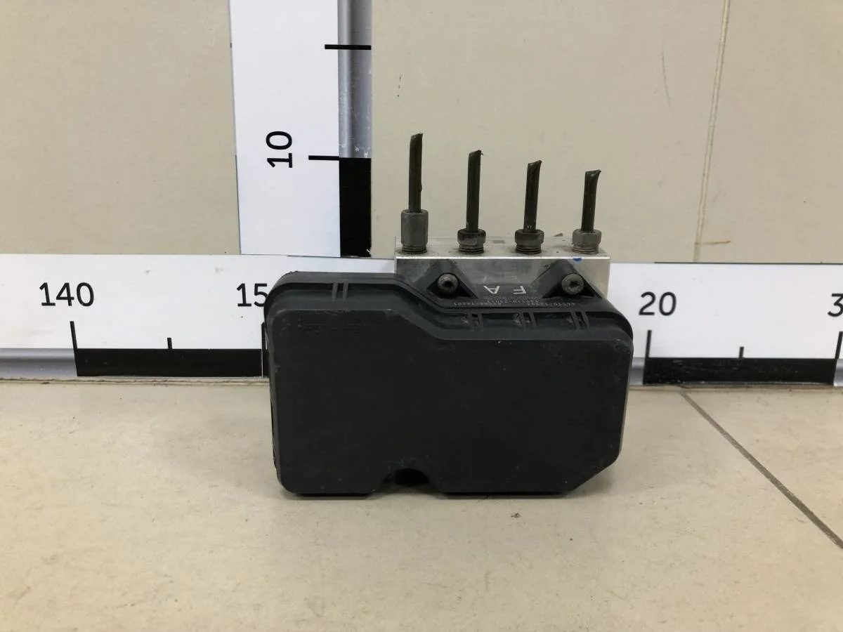 Блок ABS насос Toyota Corolla E150 2006-2013