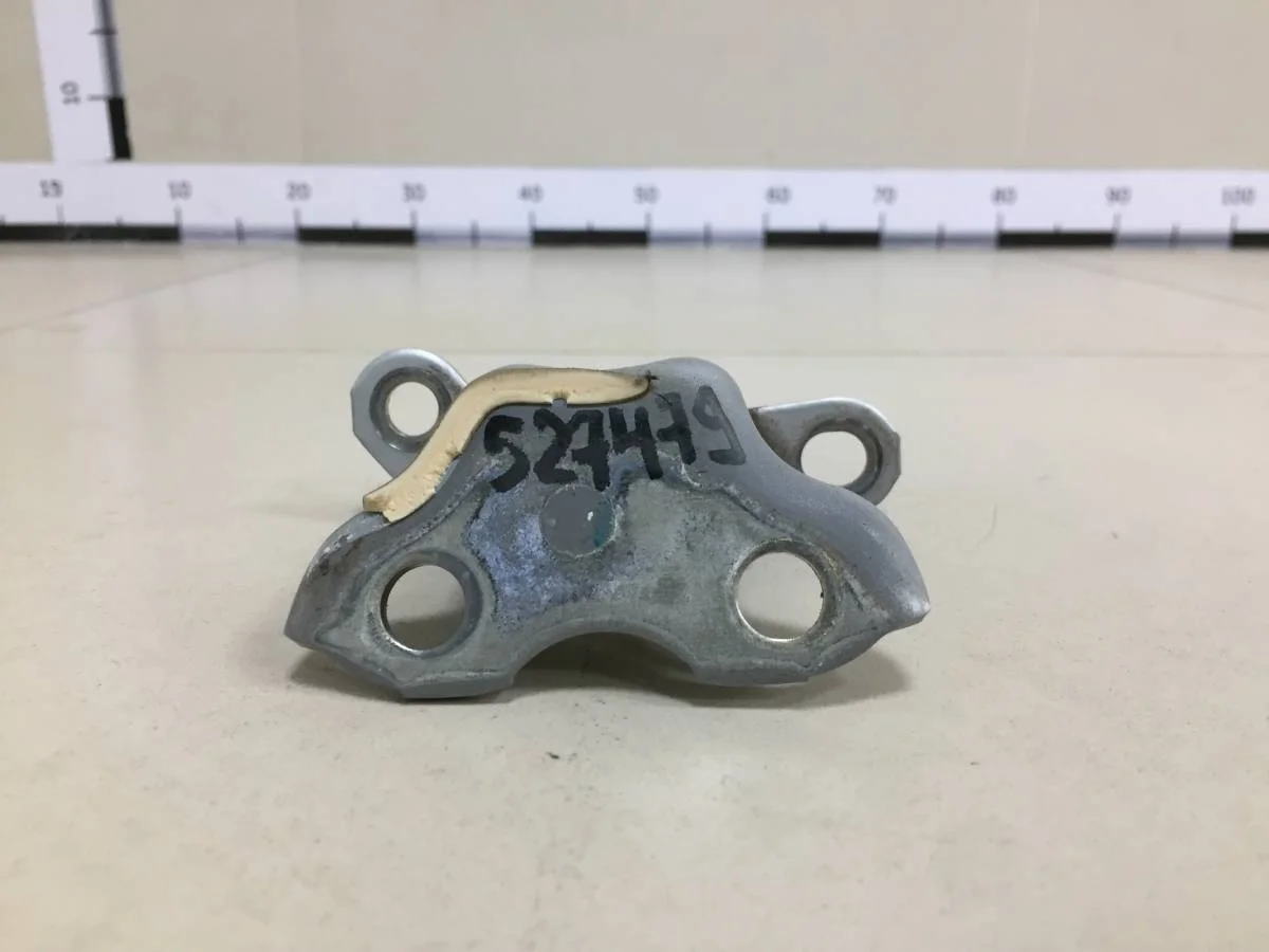 Петля двери задней правой верхняя Toyota Camry V40 2006-2011