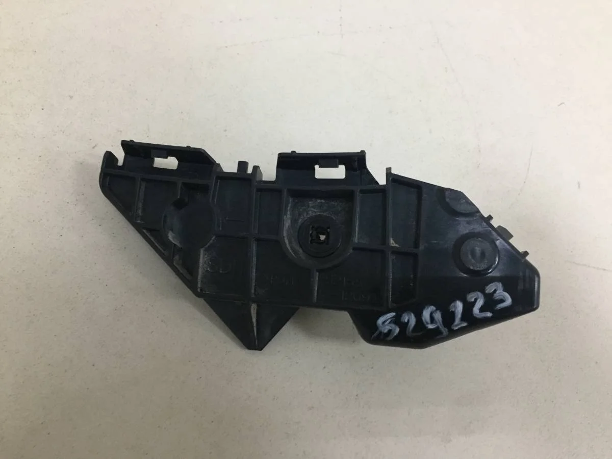 Кронштейн заднего бампера левый Toyota Corolla E150 2006-2013
