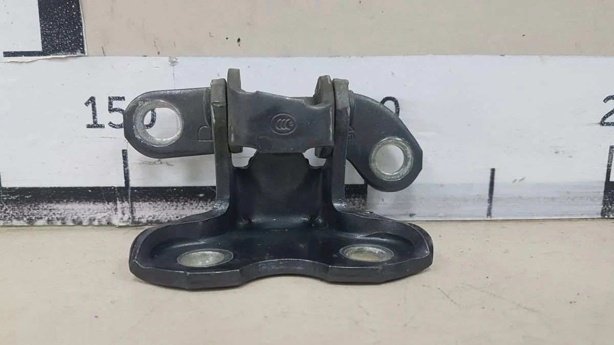 Петля двери задней правой верхняя Toyota Camry V40 2006-2011