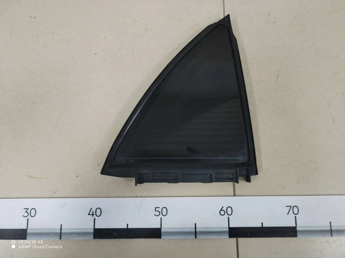Стекло двери задней правой форточка Toyota Corolla E150 2006-2013