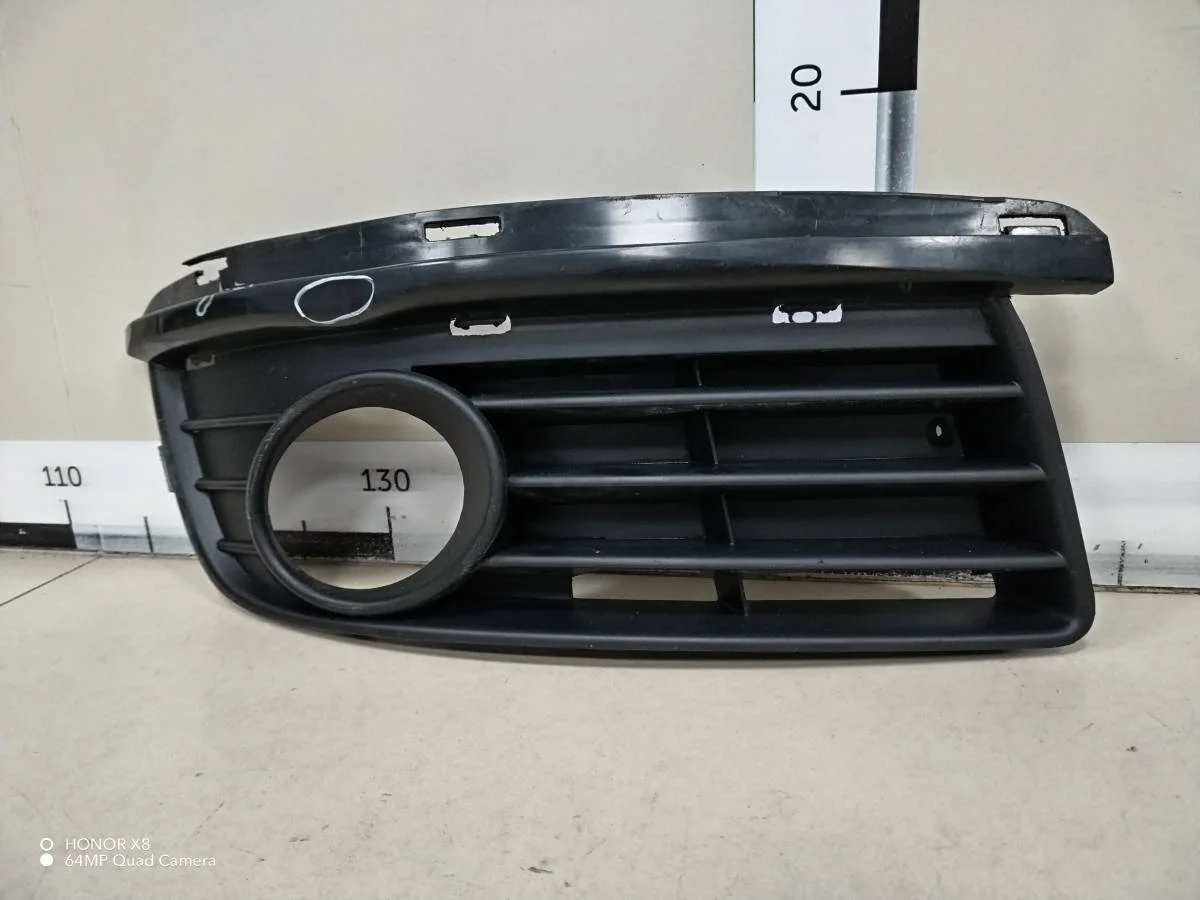 Решетка в бампер правая Volkswagen Jetta 1K 2006-2011