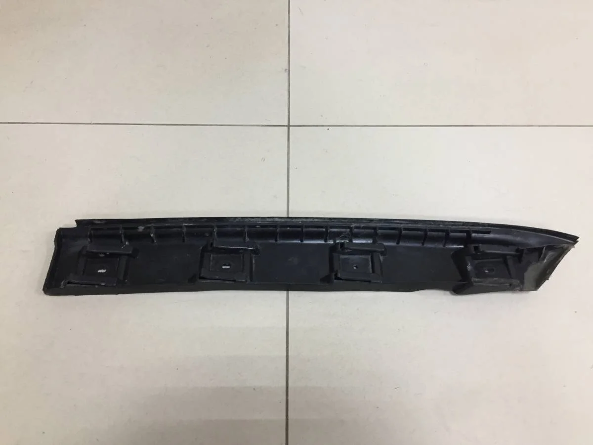 Направляющая заднего бампера правая Volkswagen Jetta 1K 2006-2011