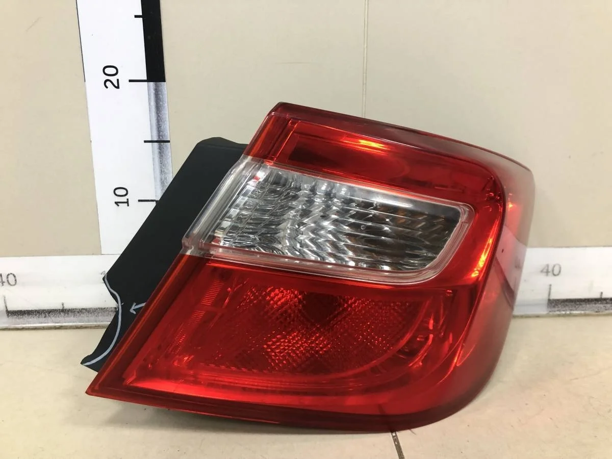 Фонарь задний наружный правый Toyota Camry V50 2011-2017