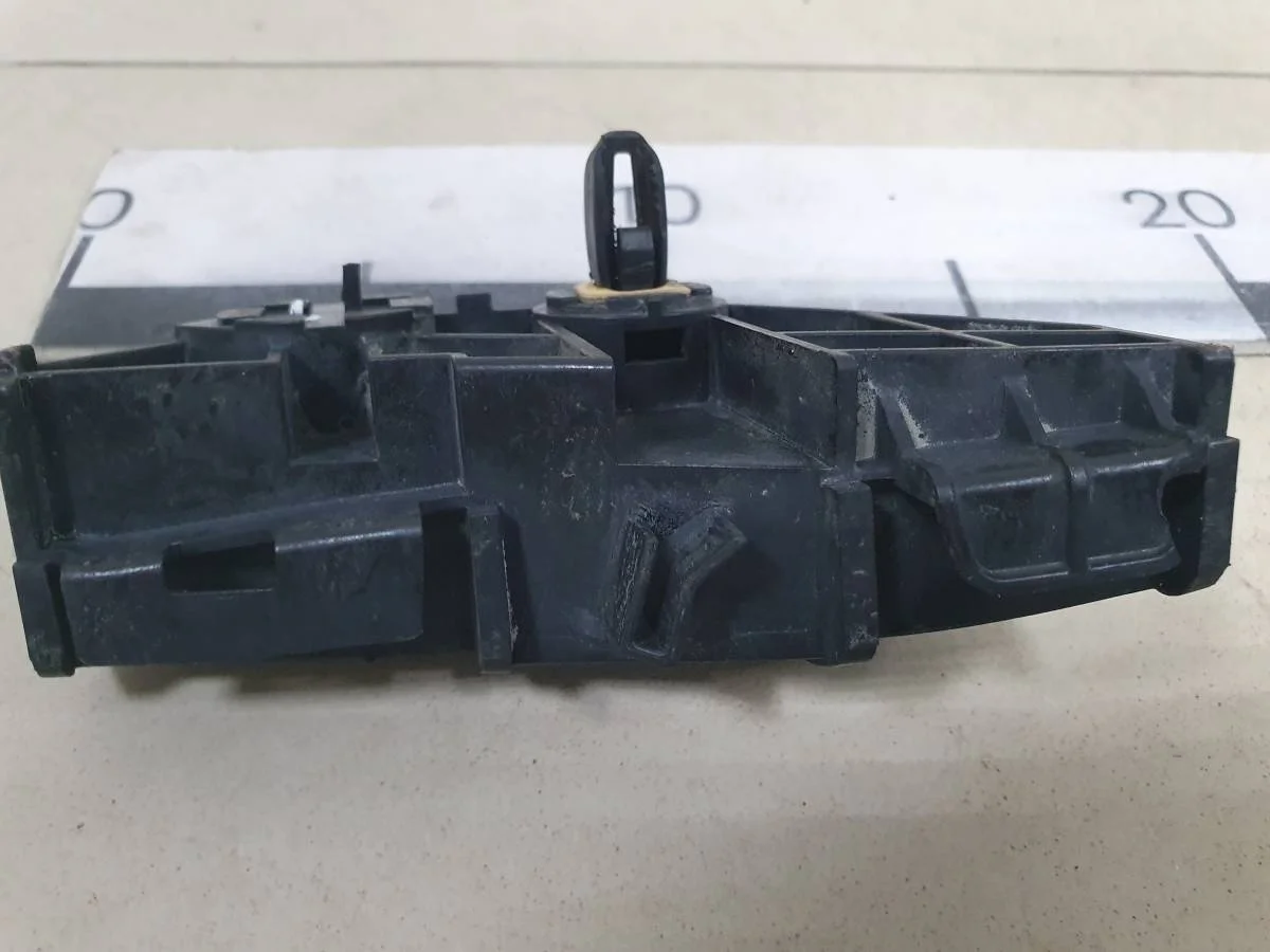 Кронштейн заднего бампера правый Toyota Corolla E150 2006-2013