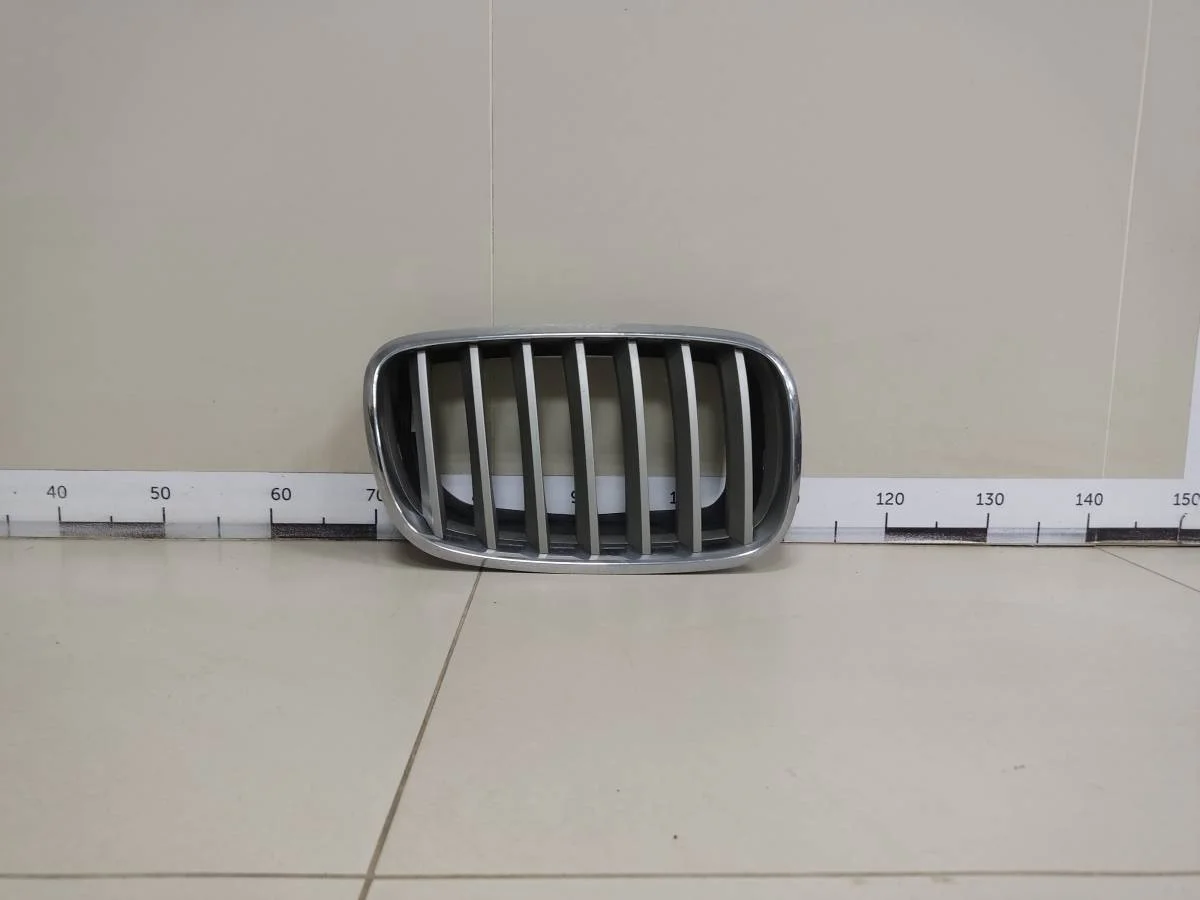 Решетка радиатора правая BMW X5 E70 2007-2013