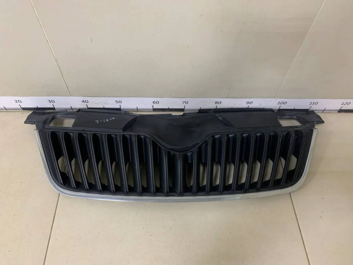Решетка радиатора Skoda Fabia 5J 2007-2014