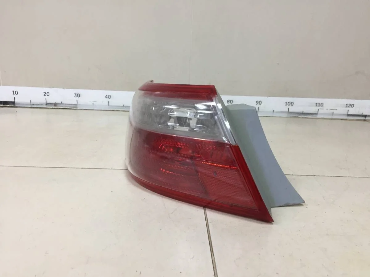 Фонарь задний наружный левый Toyota Camry V40 2006-2011