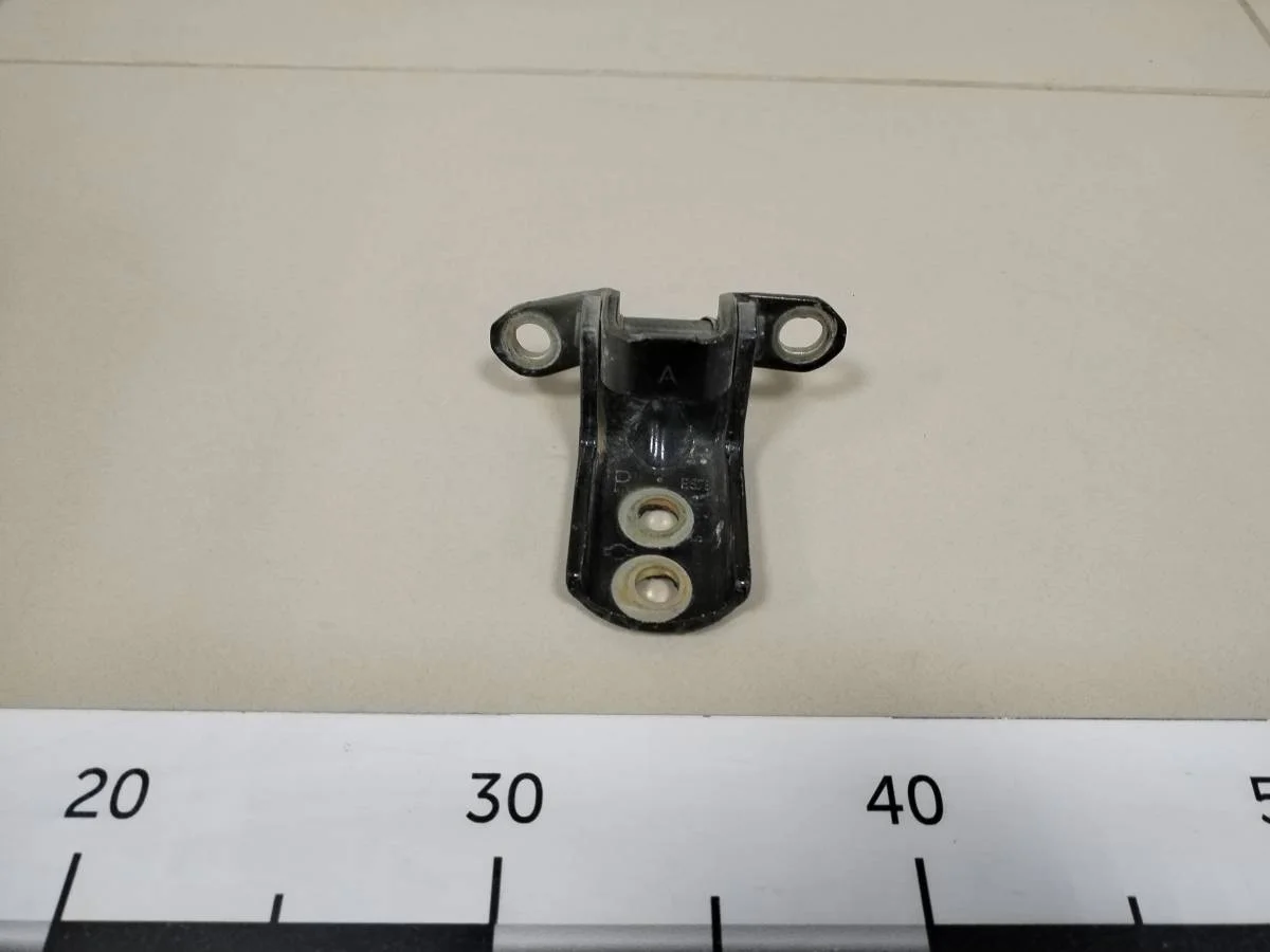 Петля двери задней правой нижняя Nissan Primera P12 2002-2007