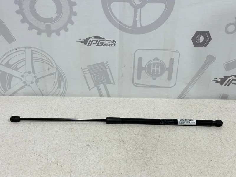 Амортизатор капота правый Mercedes-benz 2010 W204