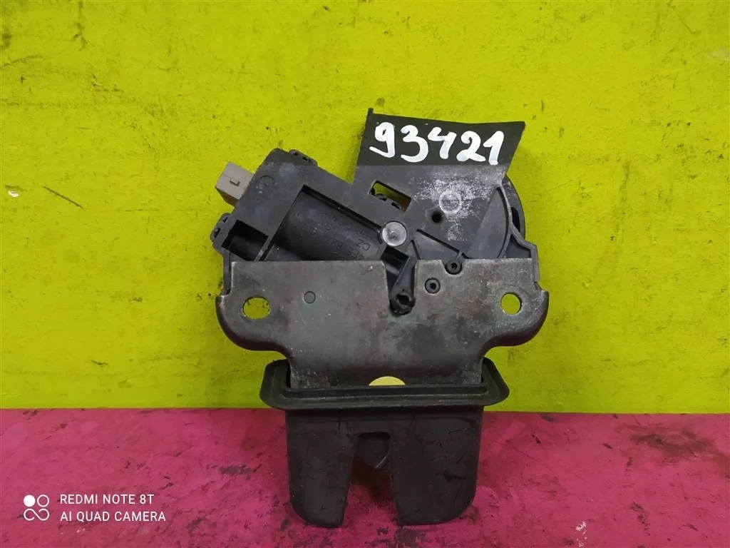 Замок багажника Audi A4 B8 A5 A6 C6 A8 4F5827505C