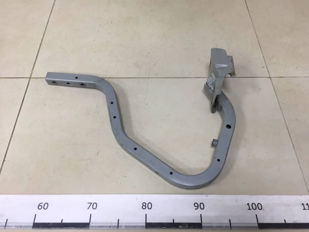 Петля крышки багажника Nissan Cefiro A33 1998-2003