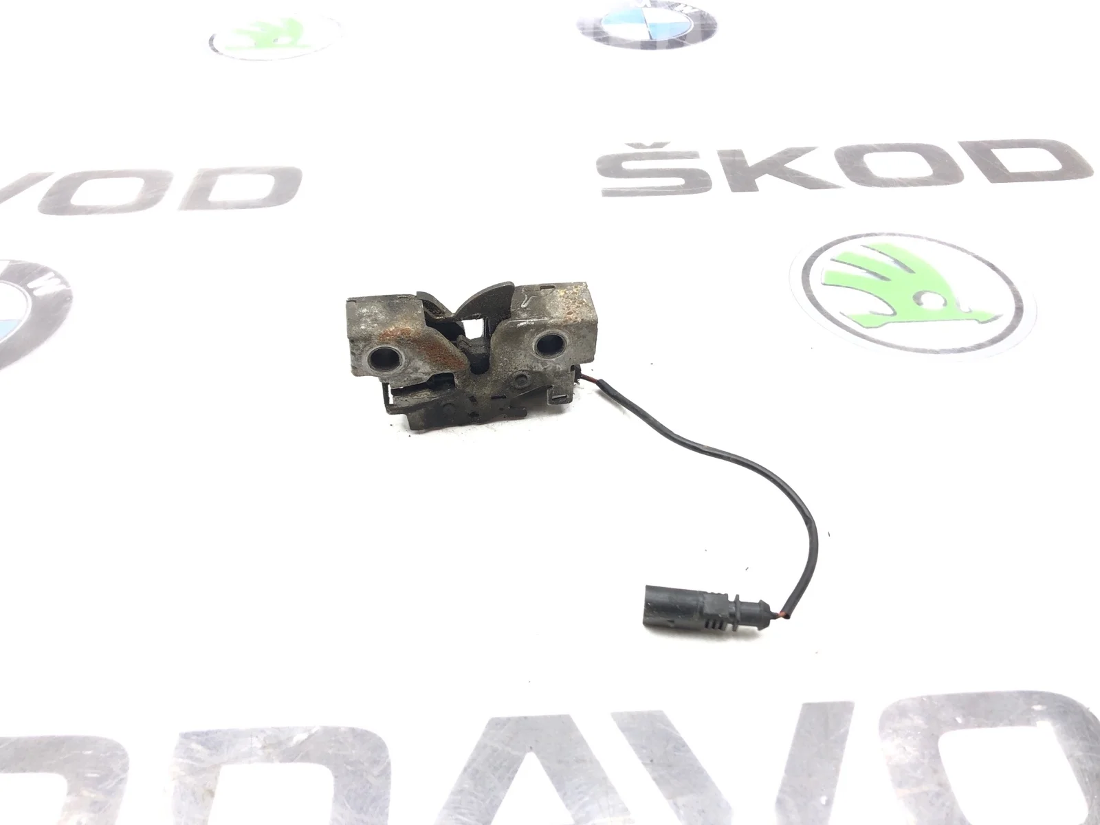Замок капота Skoda Rapid 2013 5JA823509E 1.2 CBZA