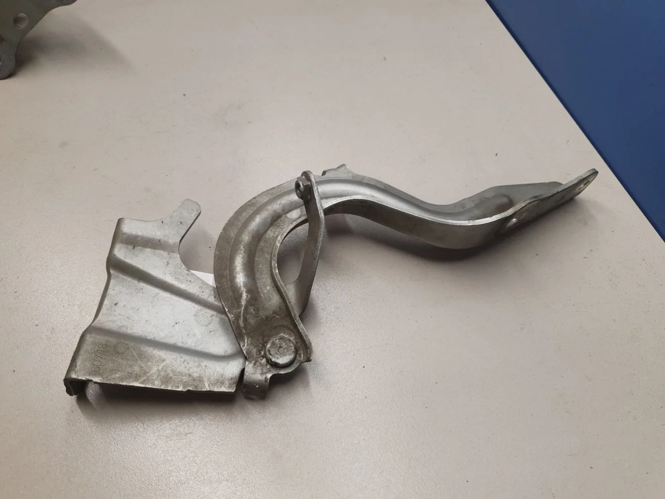 Петля капота правая для Nissan X-Trail T32 2014-