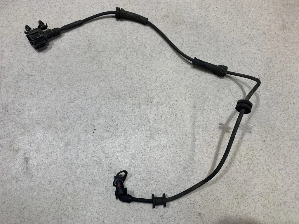 Датчик ABS перед Nissan Pathfinder R51 47910EA025