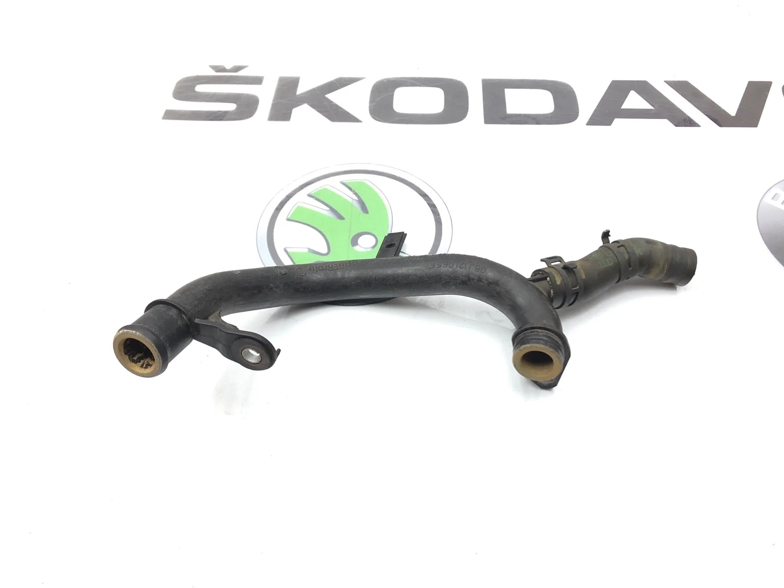 Трубка системы охлаждения Skoda Octavia 2011 06J121065F A5 (1Z) 1.8 CDAB
