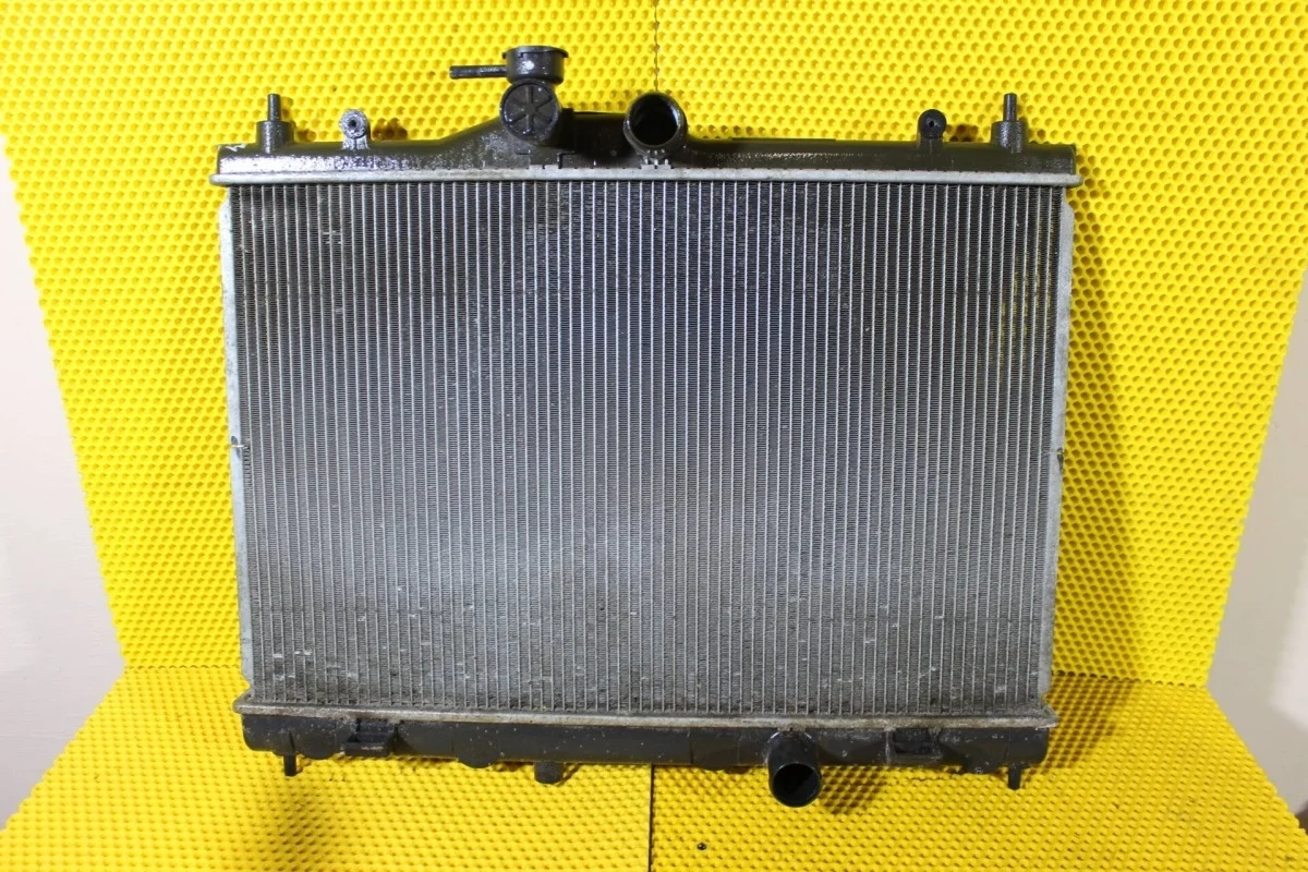 Радиатор охлаждения Nissan Tiida C11