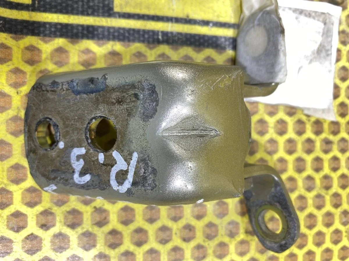 Петля двери Nissan Almera 2004 N16E
