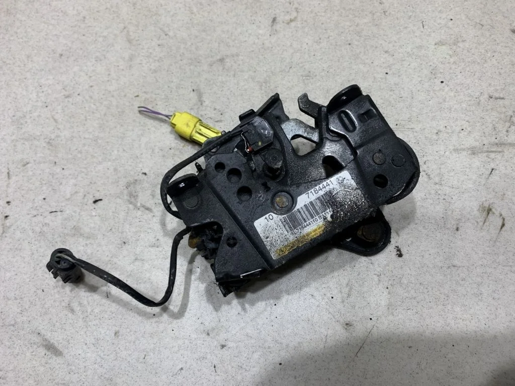 Активный замок капота левый BMW F10