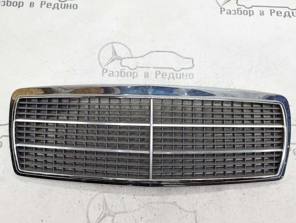 Решетка радиатора Mercedes-Benz