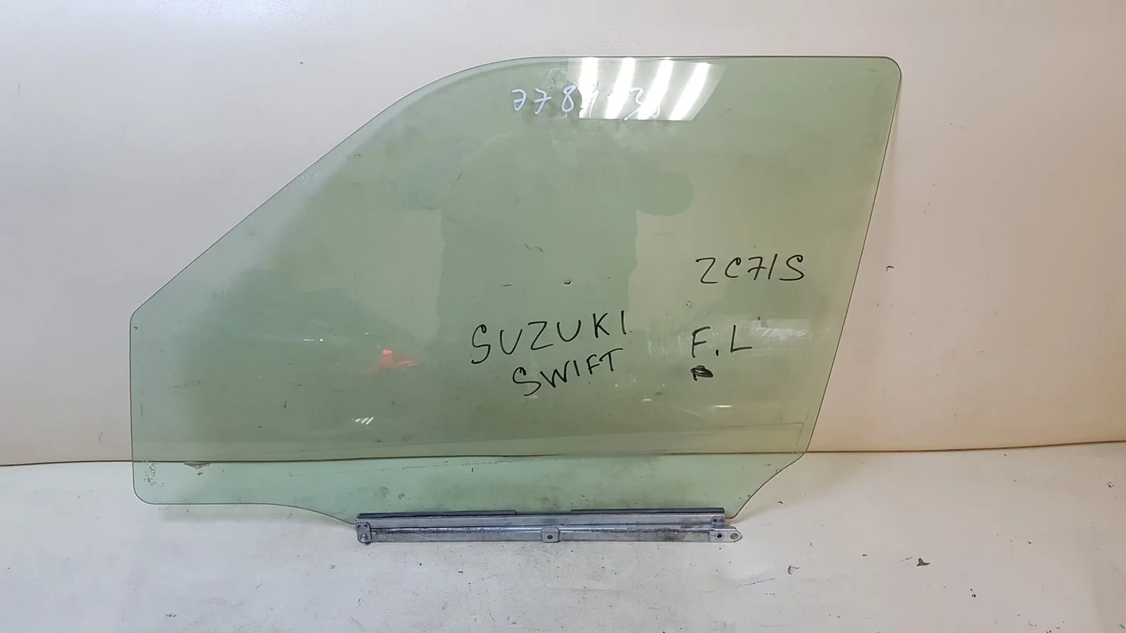 стекло двери переднее левое SUZUKI SWIFT 3, ZC71S   СУЗУКИ   СВИФТ   Передний Левый  8453663j00 2003 - 2010 (контрактная запчасть)