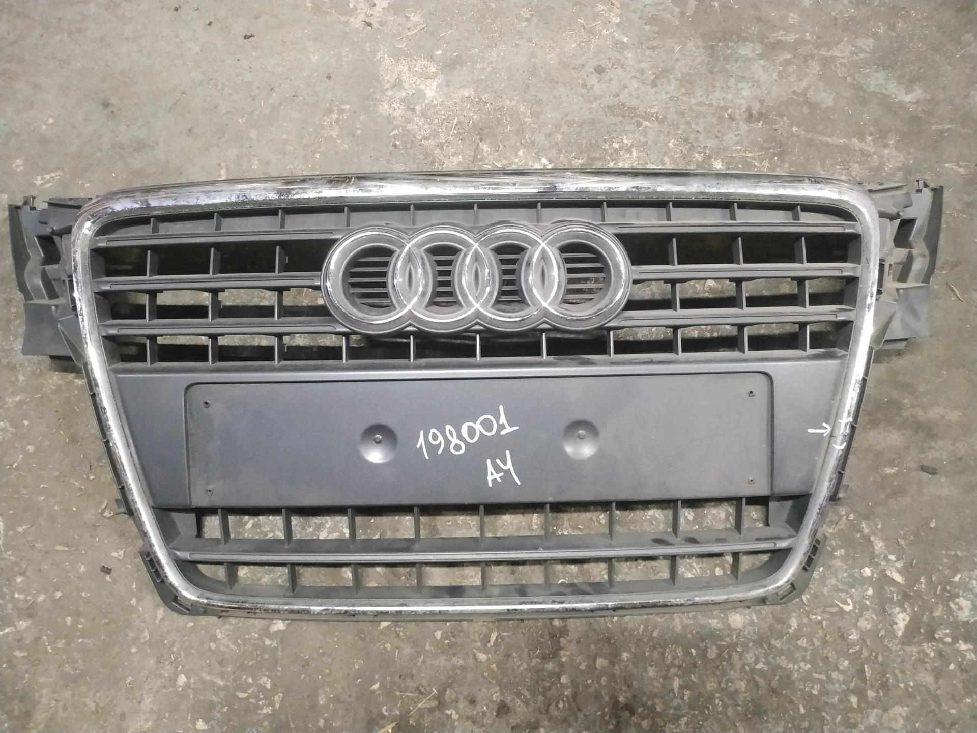 решетка радиатора Audi A4 B8/8K  2009
