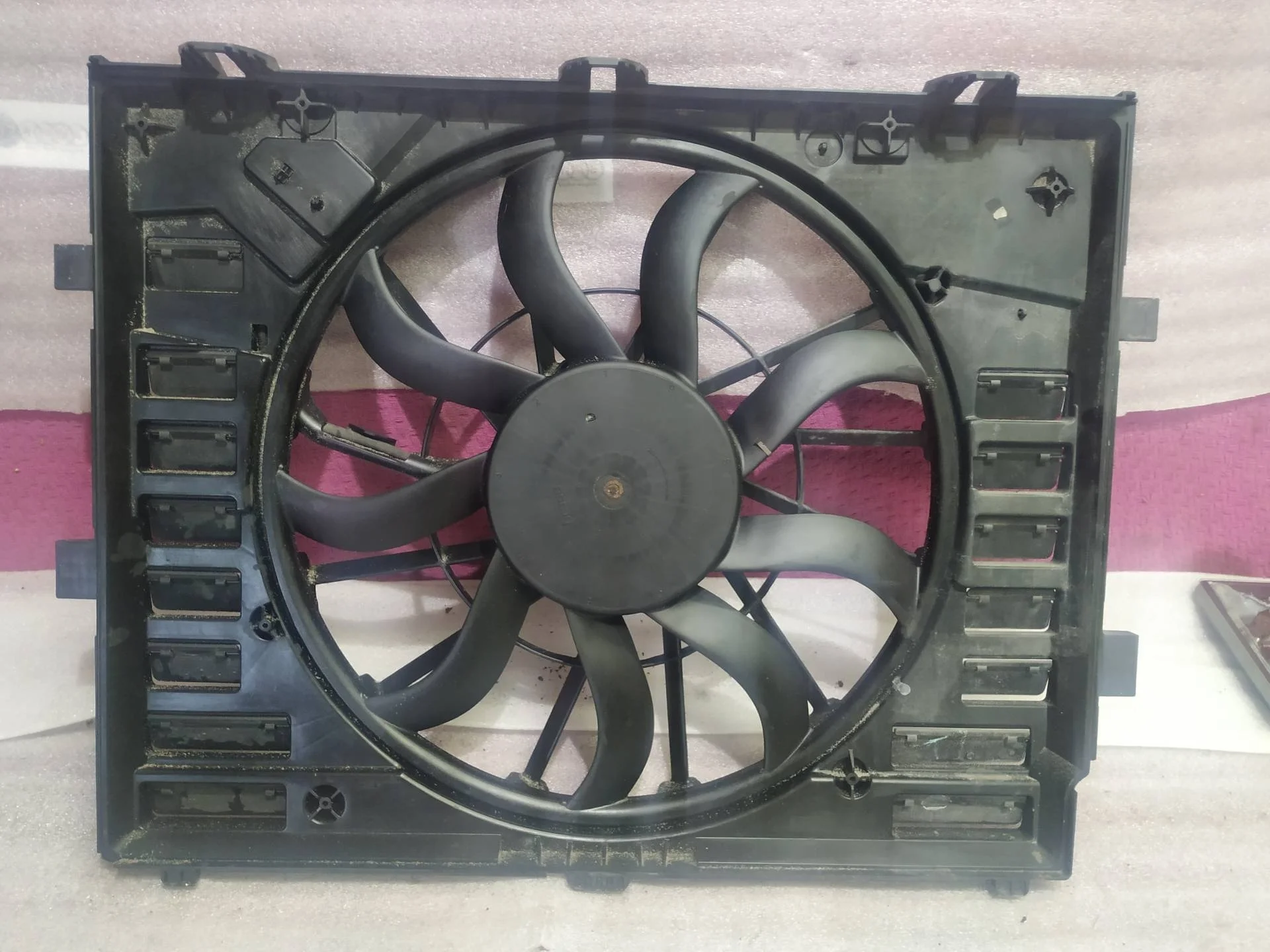 Вентиляторы радиатора Volkswagen Touareg 2 7P6 2013