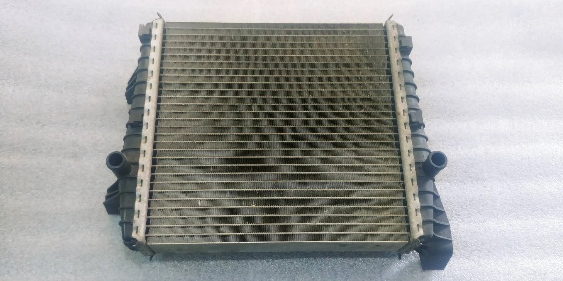 Радиатор охлаждение двигателя Volkswagen Touareg 2