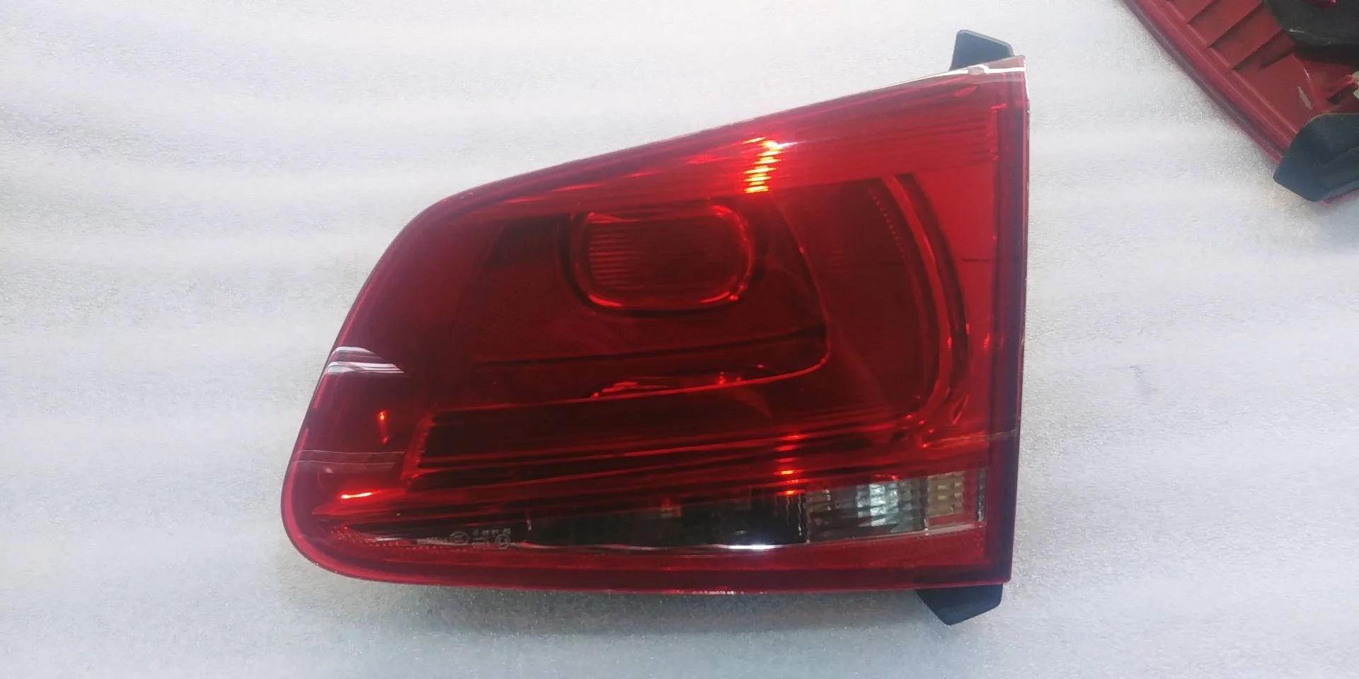 фонарь задний правый Volkswagen Touareg 2  2013