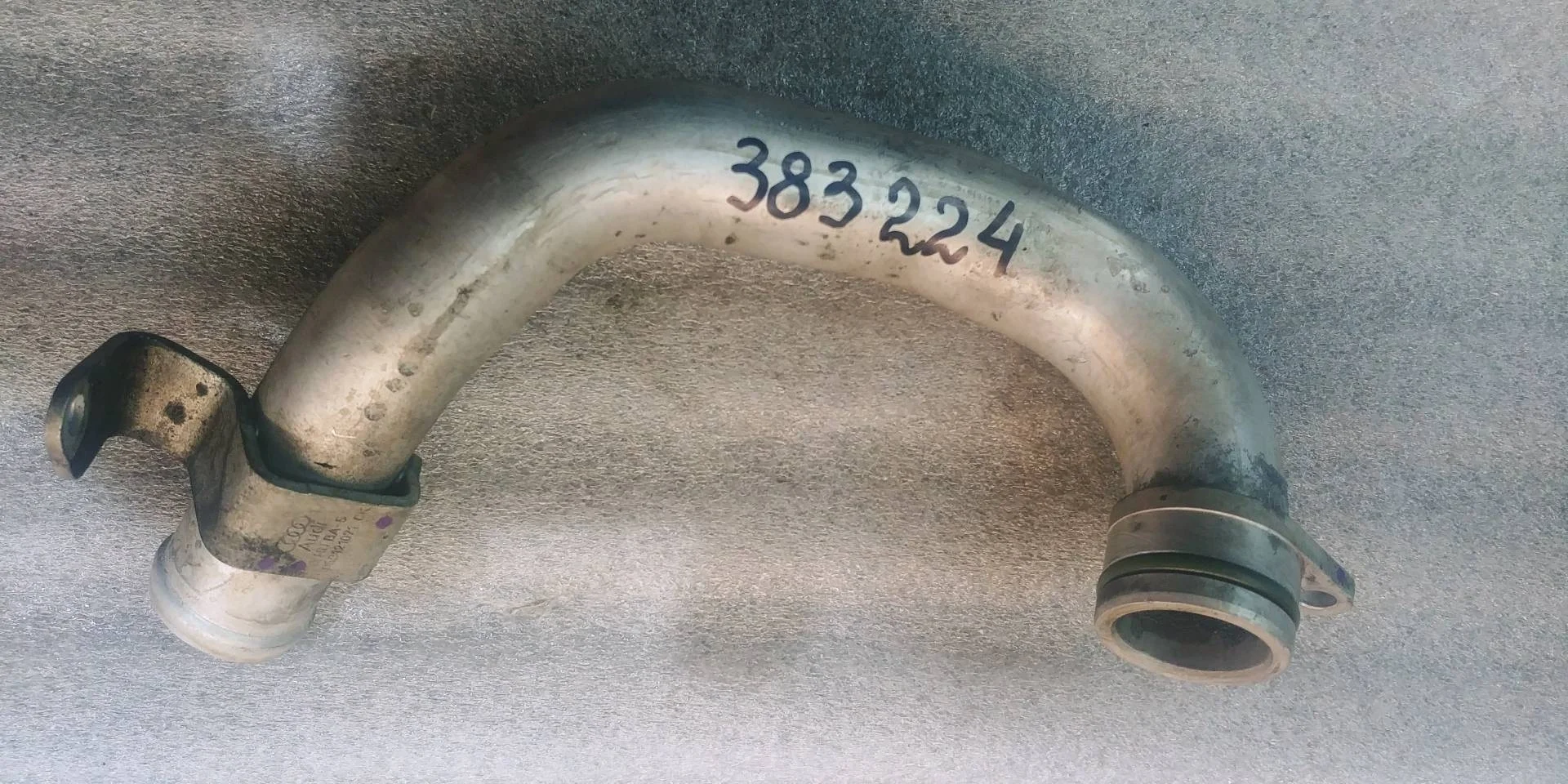трубка охлаждающей жидкости металлическая Volkswagen Touareg 2  2013