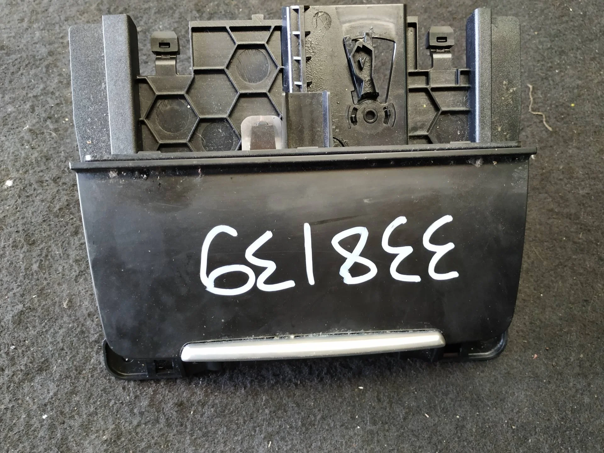 пепельница передняя Audi A4  2009