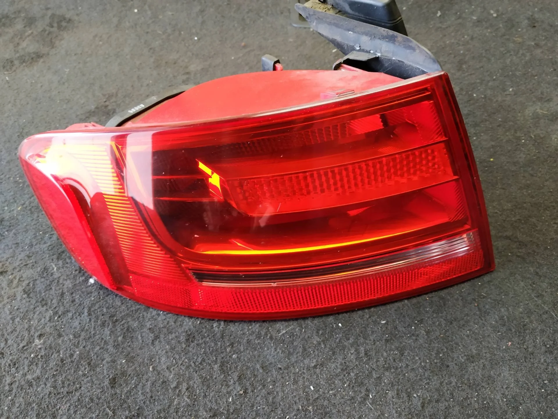 фонарь задний левый Audi A4  2009