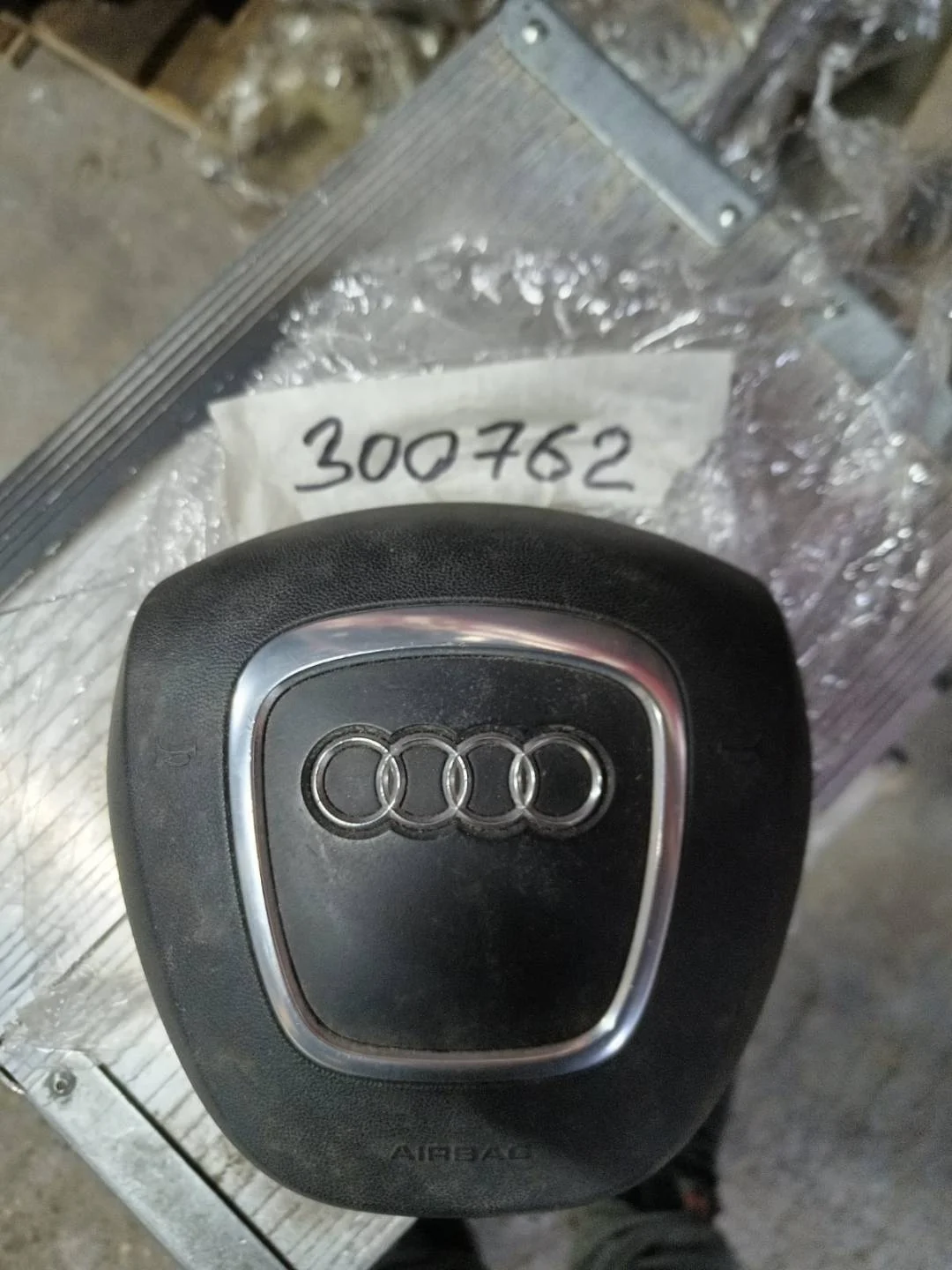 подушка безопасности водителя Audi A6  2006