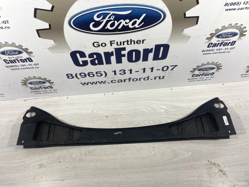 Решетка стеклоочистителя (жабо) Ford Focus 3